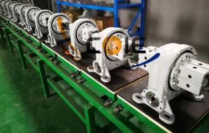 แผงเซลล์แสงอาทิตย์แบบแกนเดี่ยวเครื่องติดตามพลังงานแสงอาทิตย์ Slewing Drive Gear Motor